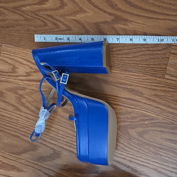 EGO Mavery Strappy Platform Heel Sandals - Picture 11 of 15